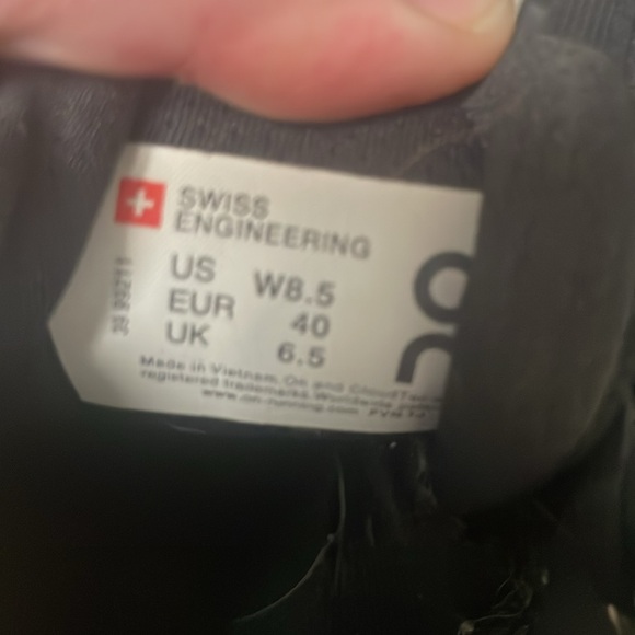 ON Running Cloudstratus 8.5 - Picture 3 of 5